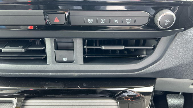Ford Transit Custom 320 L1 Petrol Fwd 2.5 PHEV 232ps H1 Double Cab Van Sport Auto [NI] - Image 28